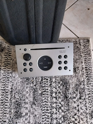 Vând casetofon și poliță portbagaj 