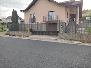 Casa de vanzare 5 camere - imagine 2