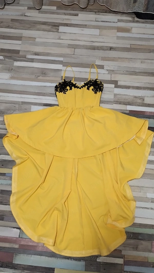 Rochie scurta,cu trenă