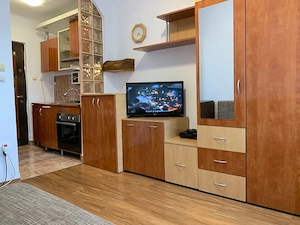 inchiriez Garsoniera 250 zona Girocului ,Et:4