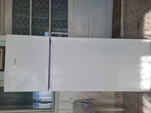 Vând frigider cu 2 uși (frigider+ congelator) stare foarte bună 