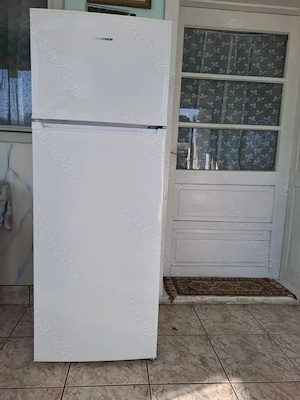 Vând frigider cu 2 uși (frigider+ congelator) stare foarte bună 