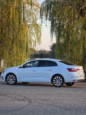 Renault megane 4 unic propietar accept orice text in reprezentanta - imagine 2