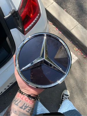 Grila Diamond Mercedes Cla Originala cod ( C118 ) plus emblema originala Mercedes - imagine 6