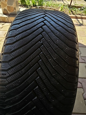 Anvelope Michelin 245 40 R18 M+S 2025 săptămâna 20. - imagine 2