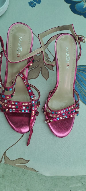 Sandale marimea 38,o purtare