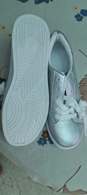 Adidasi marimea 38,noi