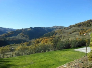 Complex turistic în Munții Apuseni  3 clădiri (cabane), 10 camere, teren 3740 mp - imagine 2