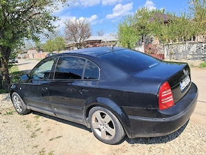 skoda superb 2.0 diesel  140 caivand  masina personala nu sunt revanzator - imagine 3