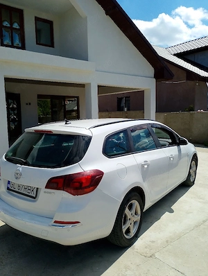 vând Opel Astra J 