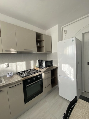 Inchiriez Apartament 3 Camere Ultracentral Câmpina - imagine 2