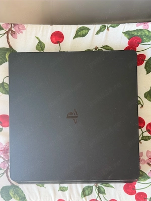 Sony PS4 Slim 1 TB cu 2 Controller Sony PS4 Originale V2 model foarte reușit cu cablu HDMI si c
