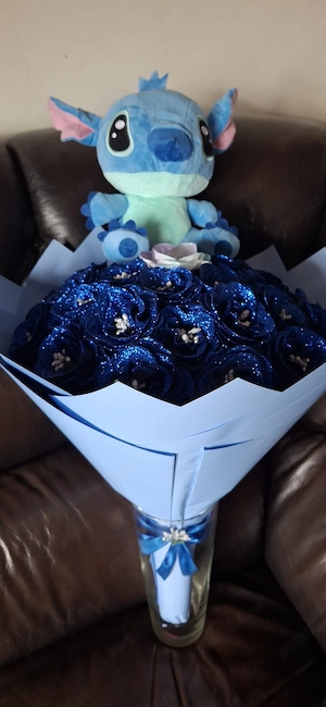 Buchet cu trandafiri din sapun cu sclipici si Stich