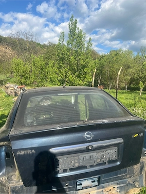 Haion/portbagaj Opel astra G