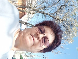 Caut job de 2.3 ore.am 66 ani  vreau sa ajut o batrina.sau sa fac altceva. Am pensia f mica