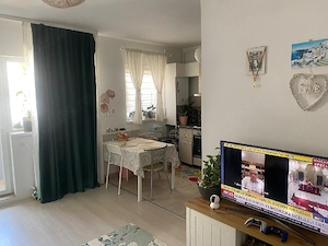 Apartament 3 camere semidecomandat