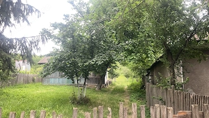 De vânzare teren 3.535 mp cu casă bătrânească   Valea Poienii, com. Valea Călugărească