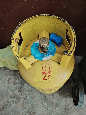 Vand butelie, jumatate incarcata, 280 lei neg. - imagine 2