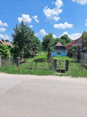 Vând casă bătrânesc 