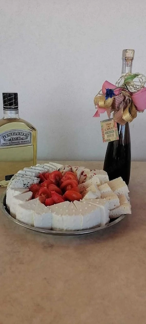 Lapte, caș și urdă de capră   naturale, livrare în Botoșani si Iași