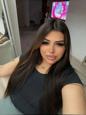 NEWW!!Fată latină cu forme voluptoase !