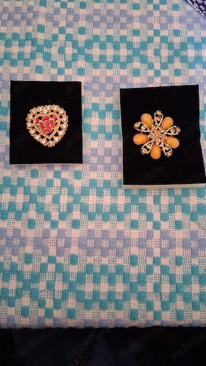 Broșe decorative (bijuterii de costum)