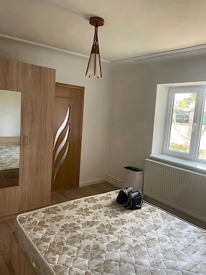 inchiriez casa la curte