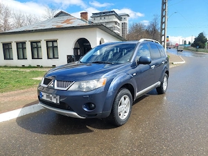 Mitsubishi Outlander 2008 cu 7 locuri - imagine 2