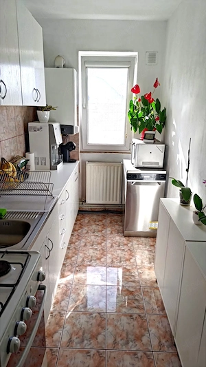 Proprietar vand apartament 2 camere,40 mp, semidecomandat, Astra, Brasov - imagine 4