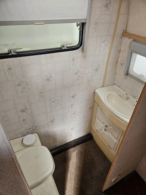 rulota pentru teren este de anglia si nu are acte