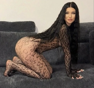 Bruneta sexy  - imagine 3