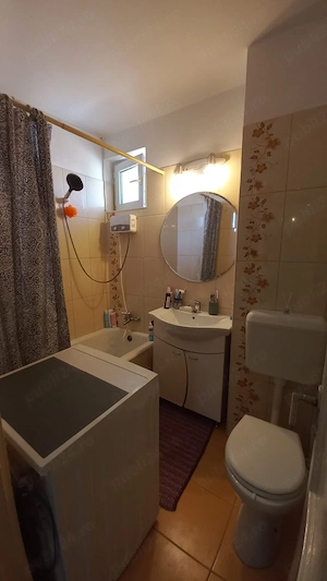 Închiriez o camera într-un apartament cu 3 camere