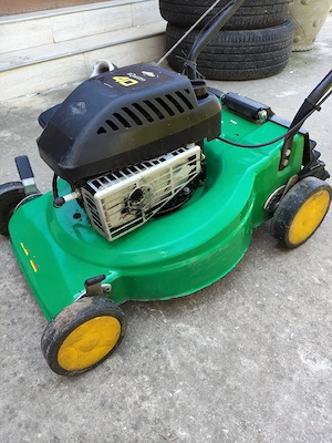 masina tuns iarba gazonul