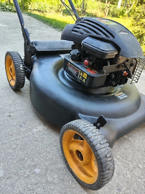 masina tuns iarba gazonul