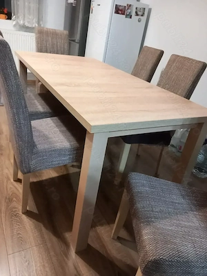 Vand masa extensibila cu 6 scaune tapitate 