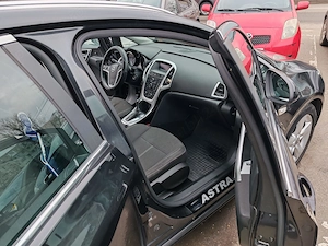 Opel Astra J Sports Tourer 2012, cutie automata - imagine 2