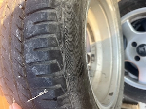 Vând 4 cauciucuri vara cu genți de Opel corsa - imagine 2