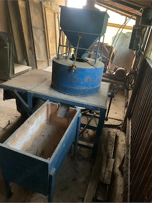 Vând moară (de piatră) pentru făină de mămăligă - imagine 4