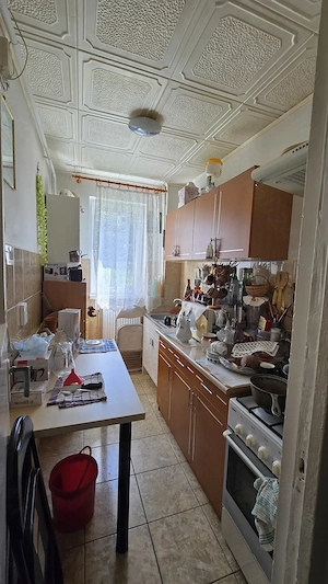 Vand apartament 3 camere etaj 1 semidecomandat - imagine 5