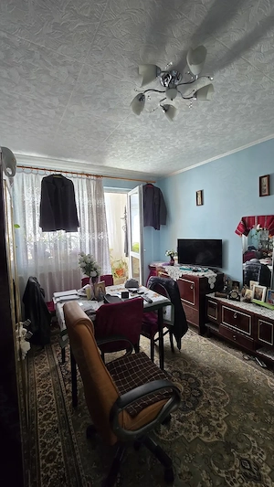 Vand apartament 3 camere etaj 1 semidecomandat - imagine 7