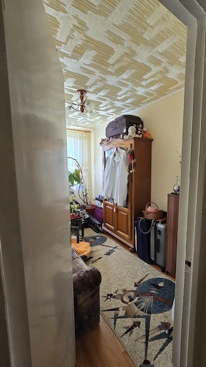 Vand apartament 3 camere etaj 1 semidecomandat - imagine 10