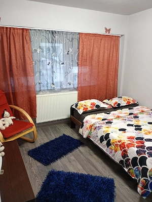 Se închiriază ap cu 3 camere,mobilat și utilat, poziție excelentă, școală, grădinița,mall.uri,parc. - imagine 5