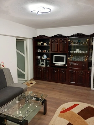 Se închiriază ap cu 3 camere,mobilat și utilat, poziție excelentă, școală, grădinița,mall.uri,parc. - imagine 3