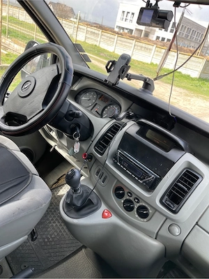 vand sau schimb Opel Vivaro 2.5 Diesel, 8 locuri - imagine 7
