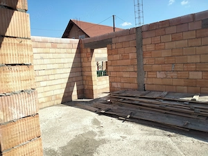 Vând casă în construcție în Sângeorgiu de Mureș la ieșirea din Târgu Mureș 