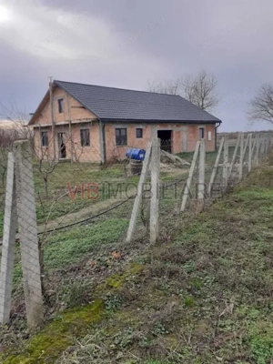 Teren intravilan 16.000 mp | Livadă mixtă | Front stradal 85 ml | Utilități complete