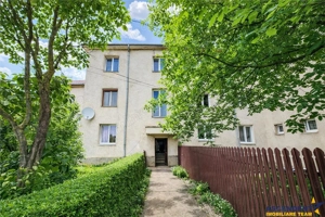 FILM! Apartament 2 camere,decomandat,cu garaj,1.400 mp teren,Let,Covasna