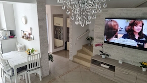 Vând casa zona deosebita