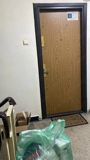 Usa metalica exterior bej