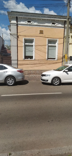 vand apartament la curte Bd Cuza 